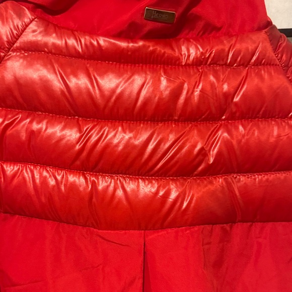 Herno Red Short-Sleeve Puffer Jacket - Picture 5 of 7